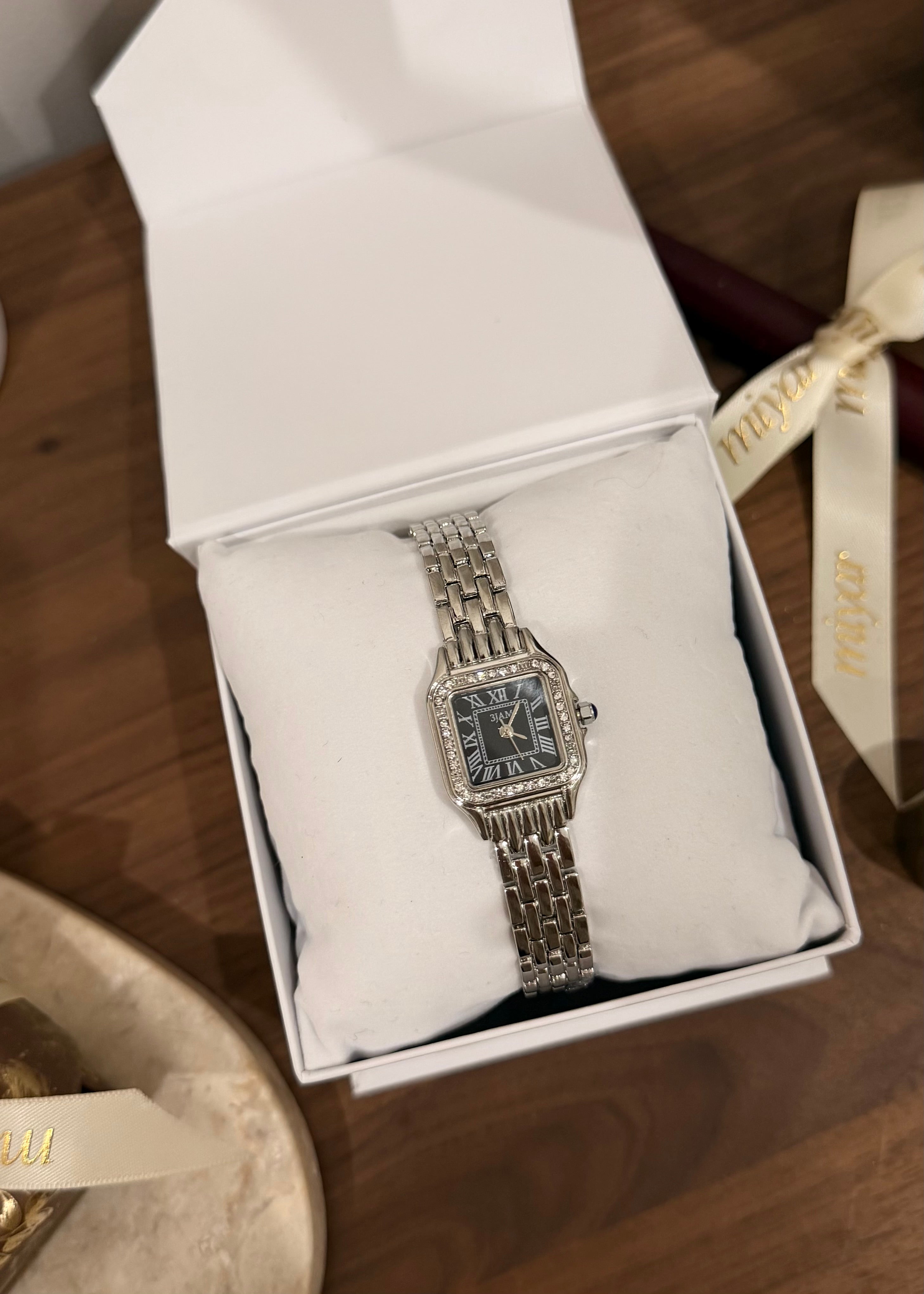 MONTRE AZINA