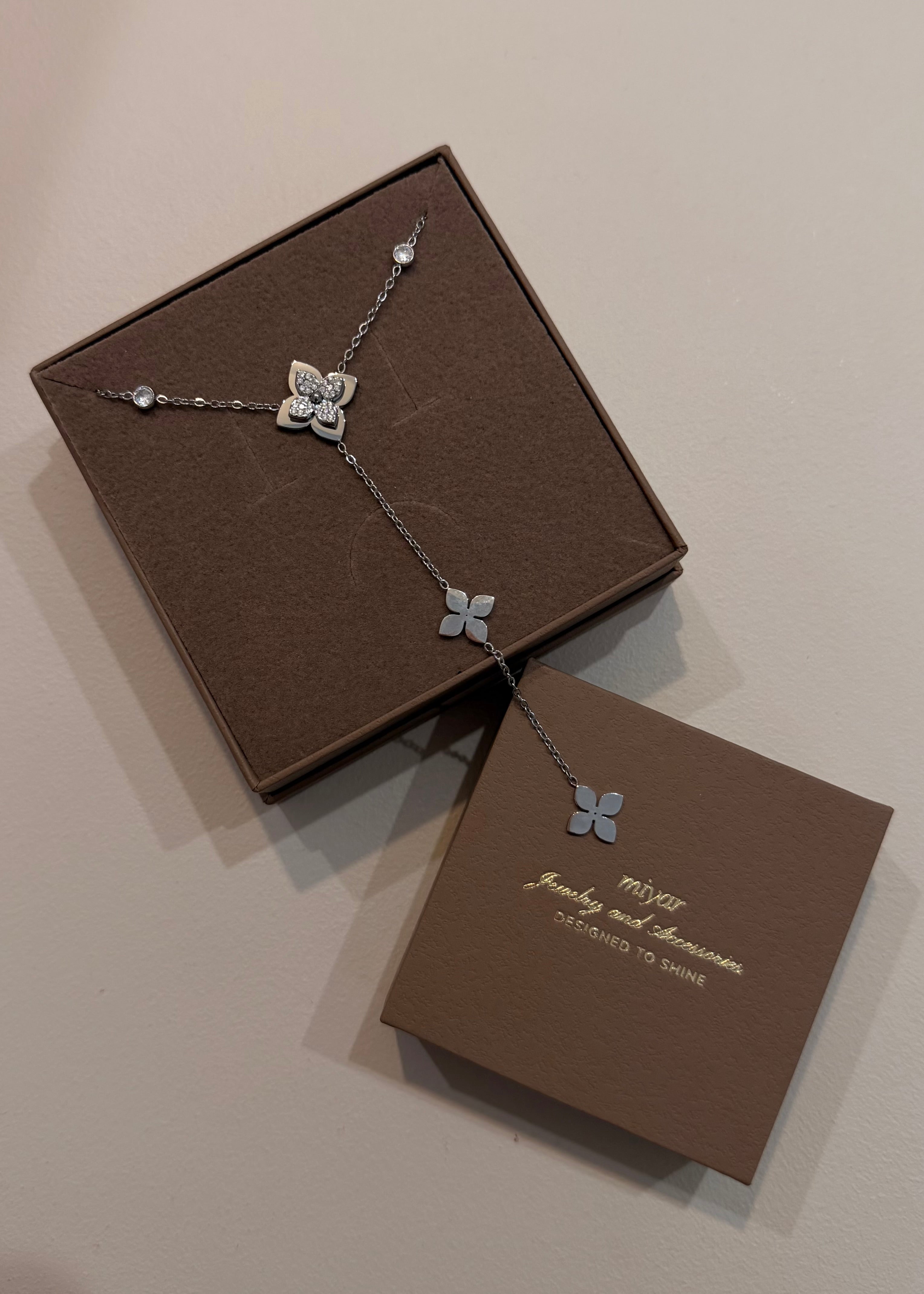 COLLIER TESSY
