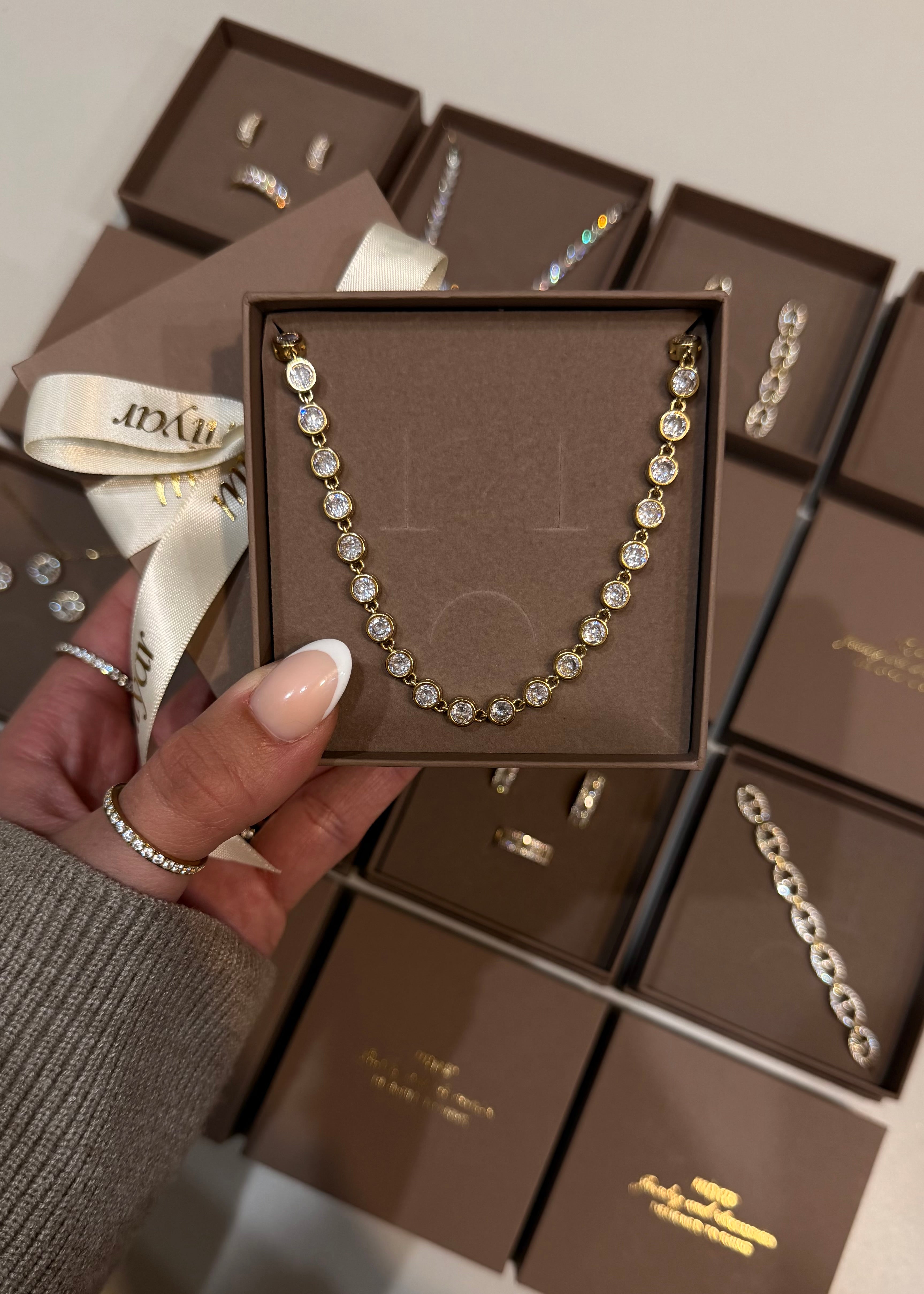 COLLIER TYNA