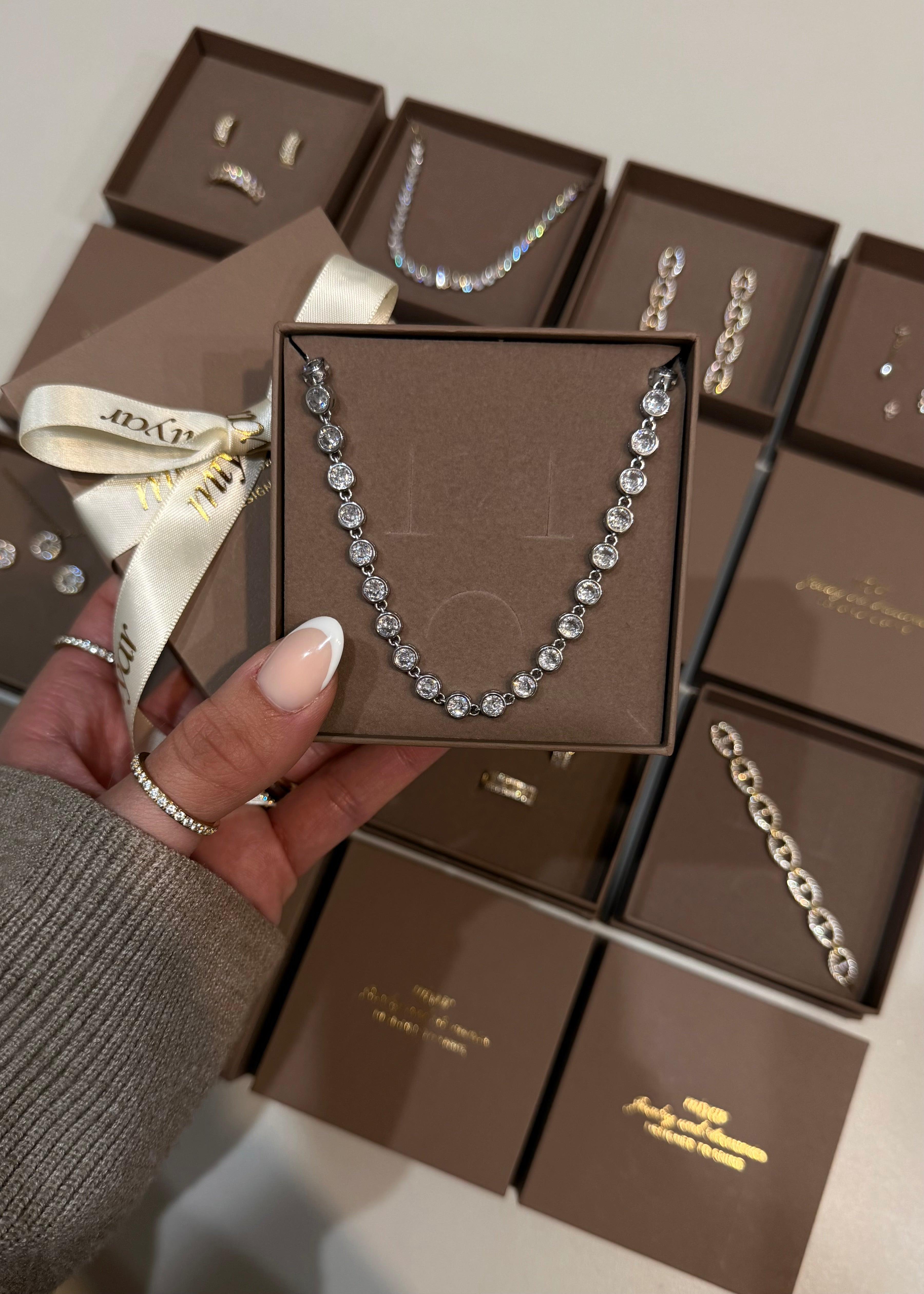 COLLIER TYNA